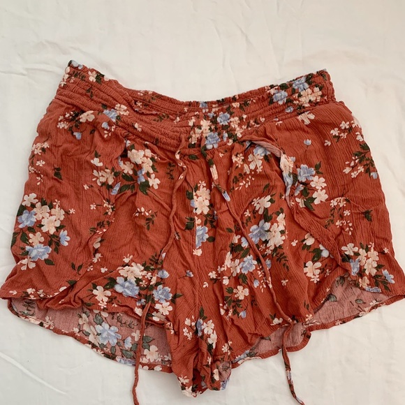 American eagle flowy flower shorts! - Picture 1 of 4